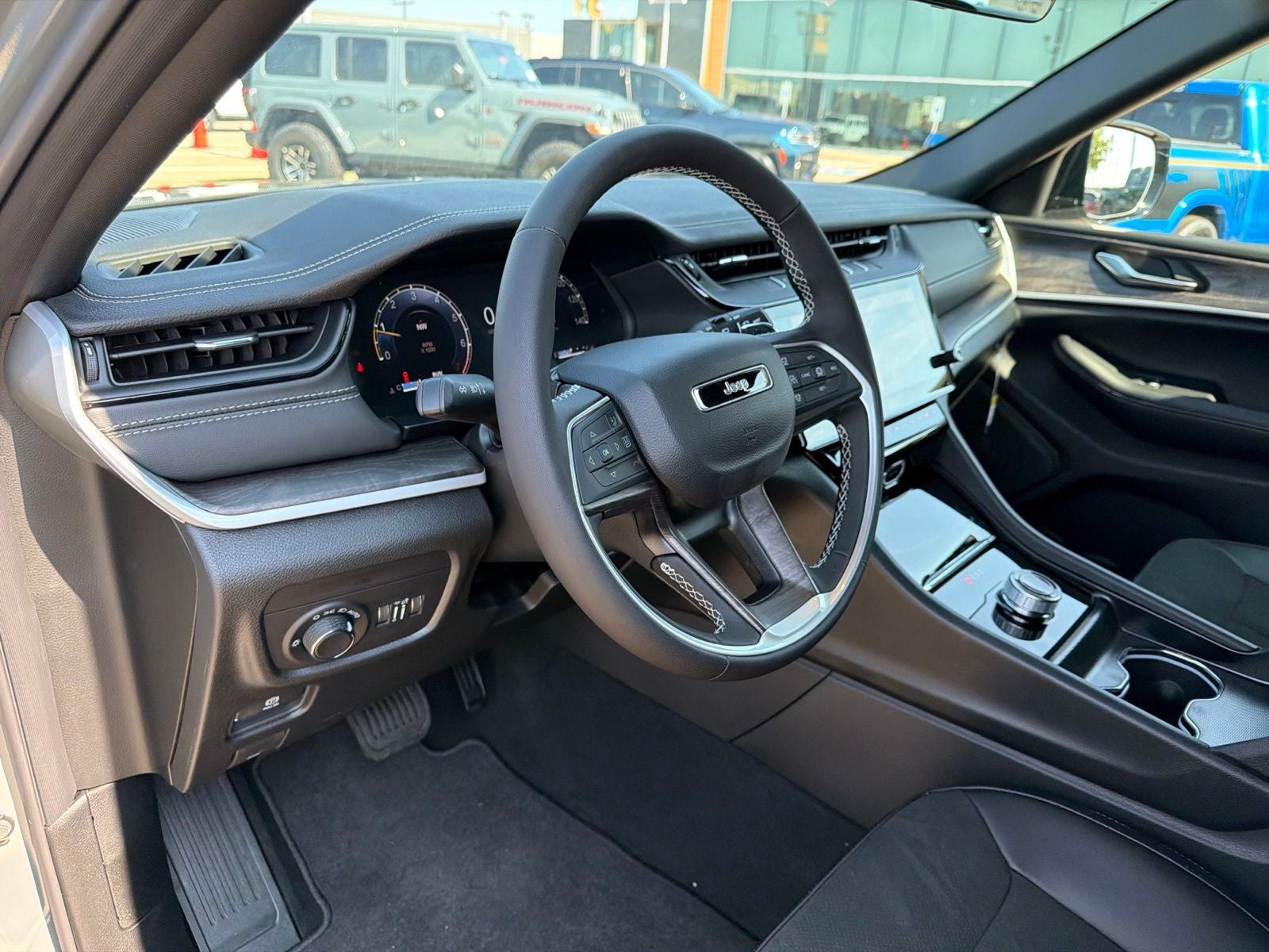 2027 Jeep Grand Cherokee L Laredo Altitude