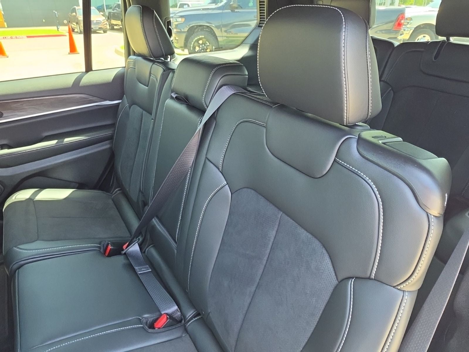 2026 Jeep Grand Cherokee L GRAND CHEROKEE L LAREDO ALTITUDE 4X2