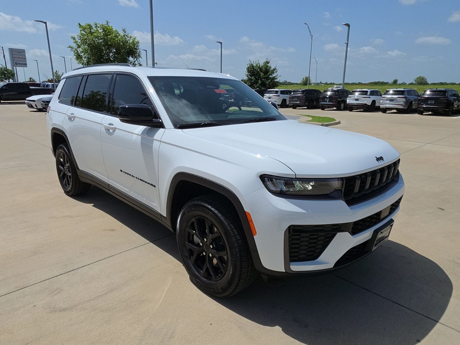 2026 Jeep Grand Cherokee L GRAND CHEROKEE L LAREDO ALTITUDE 4X2