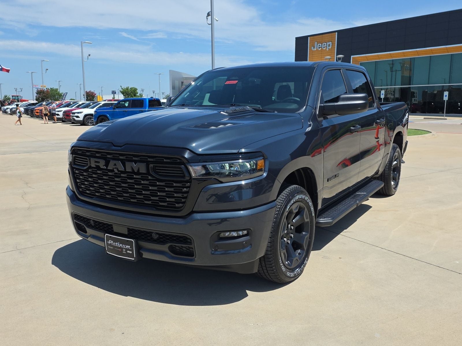 2026 RAM Ram 1500 RAM 1500 EXPRESS CREW CAB 4X4 5'7' BOX