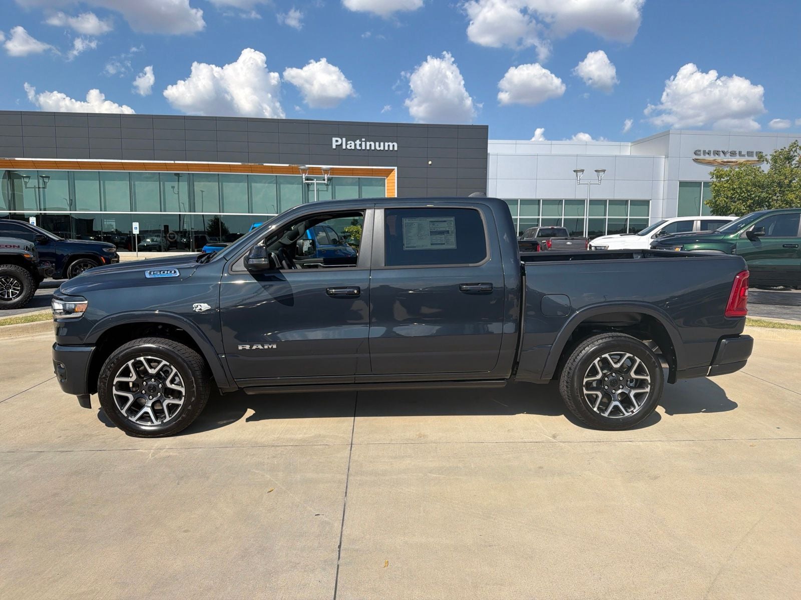2026 RAM Ram 1500 RAM 1500 LARAMIE CREW CAB 4X4 5'7' BOX