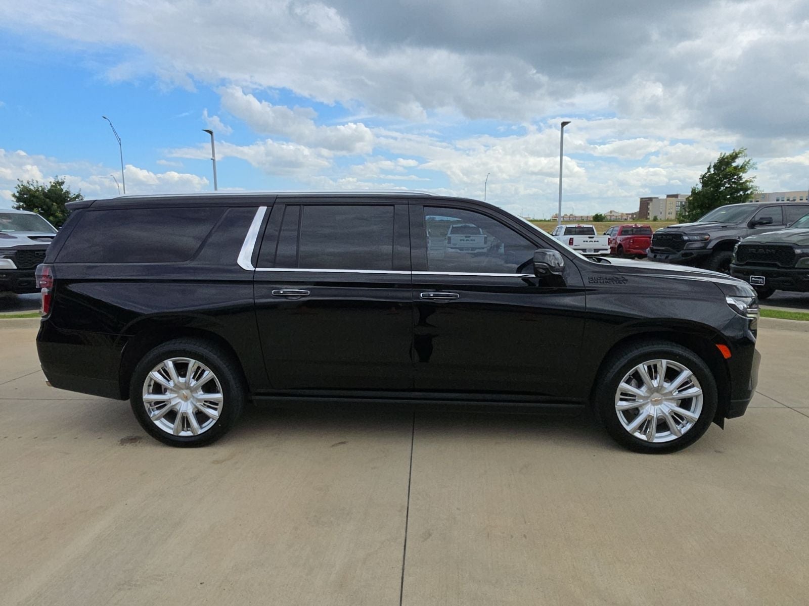 2022 Chevrolet Suburban 4WD High Country