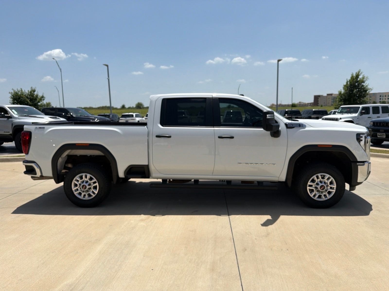 2026 GMC Sierra 2500 HD Crew Cab, Standard Bed, Pro, 4WD