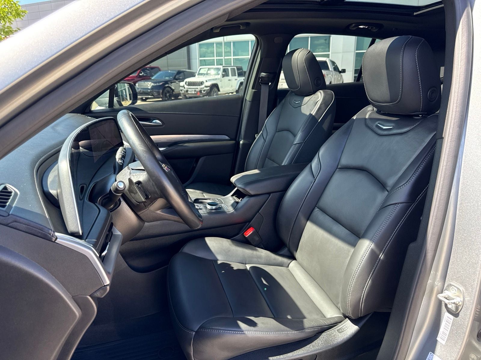 2025 Cadillac XT4 FWD Premium Luxury