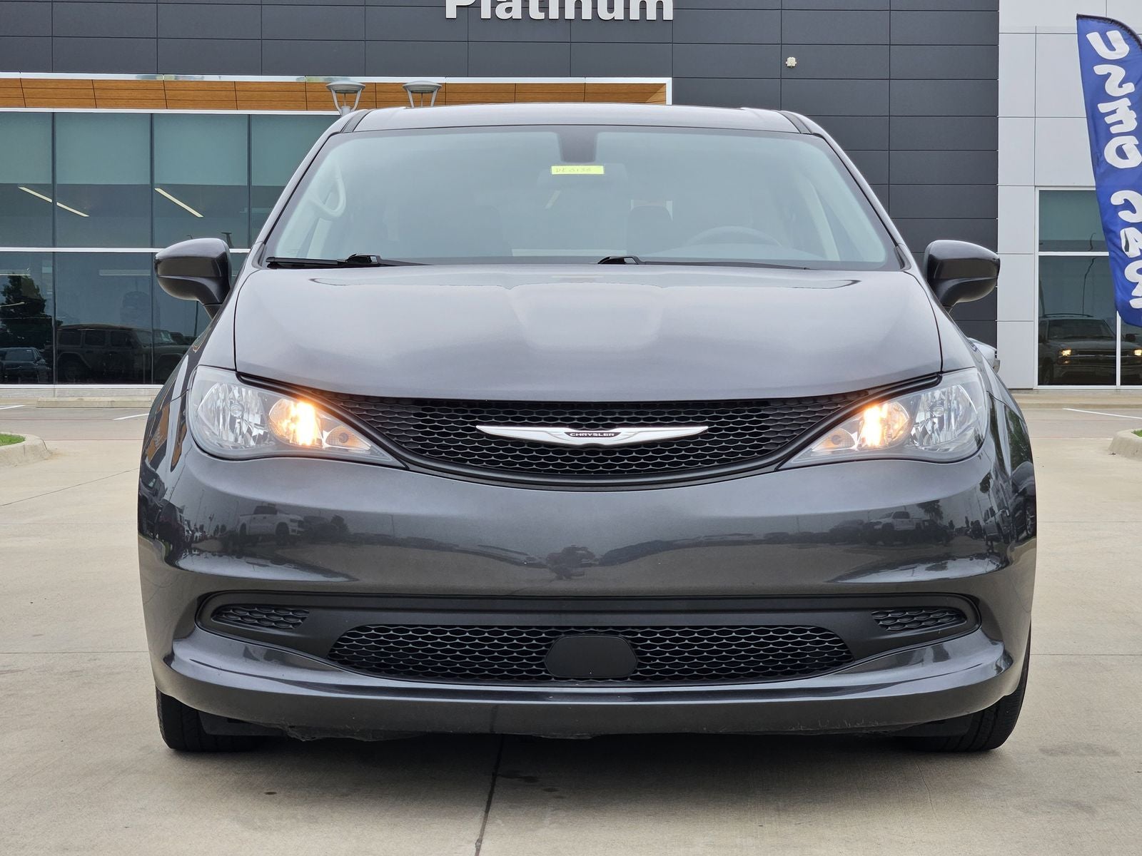 2022 Chrysler Voyager LX