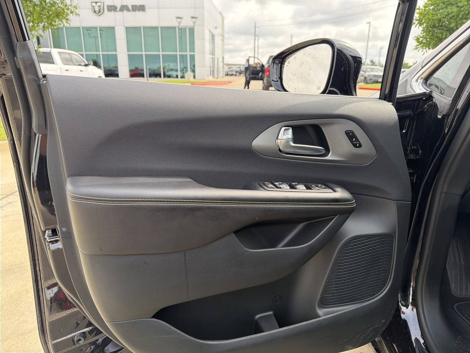 2027 Chrysler Pacifica PACIFICA LIMITED