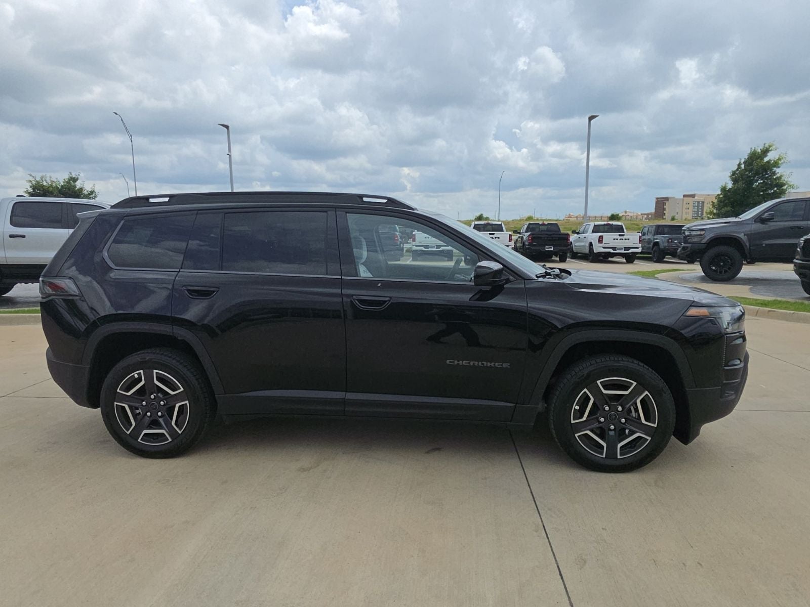 2026 Jeep Cherokee CHEROKEE LAREDO 4X4