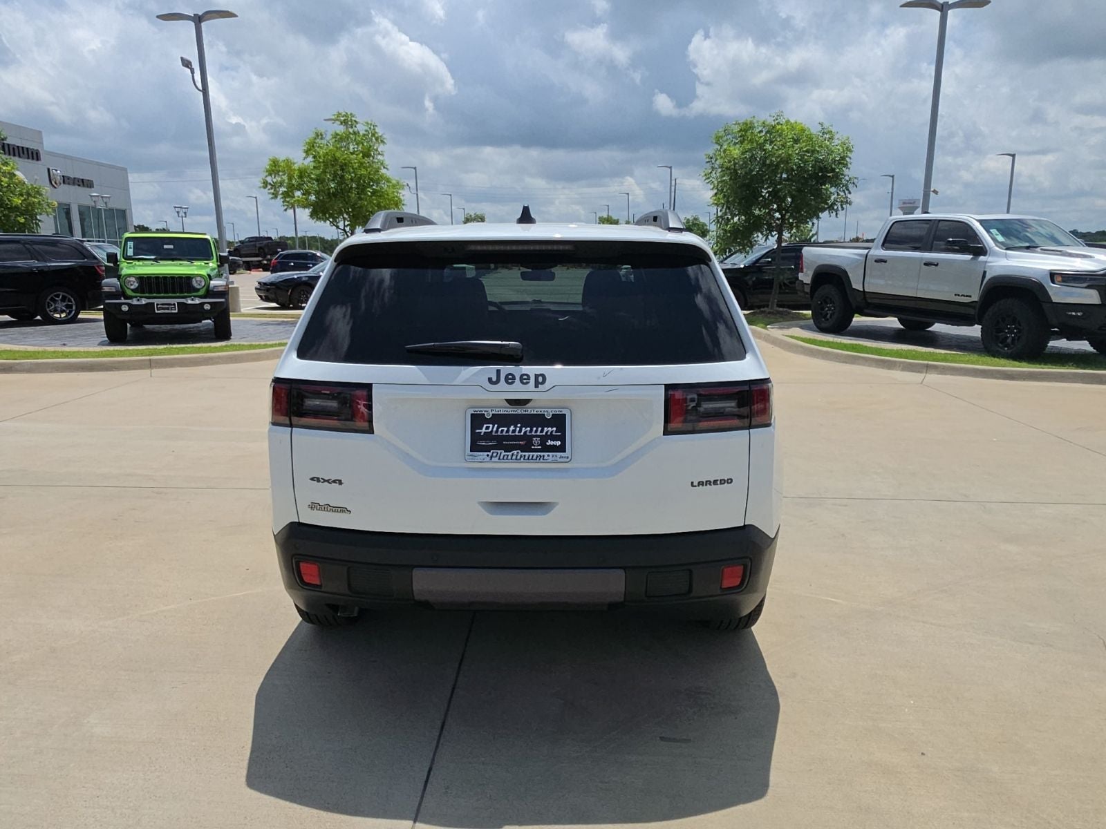 2026 Jeep Cherokee CHEROKEE LAREDO 4X4