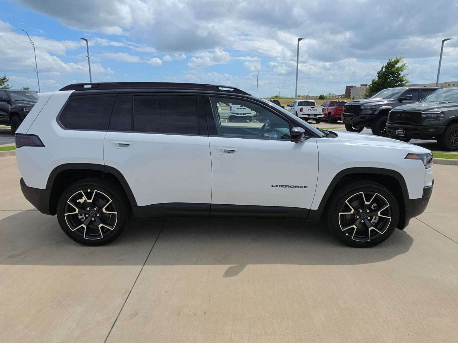 2026 Jeep Cherokee CHEROKEE OVERLAND 4X4
