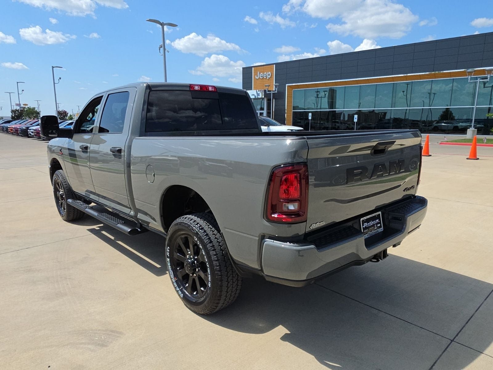 2026 RAM Ram 2500 RAM 2500 BLACK EXPRESS CREW CAB 4X4 6'4' BOX