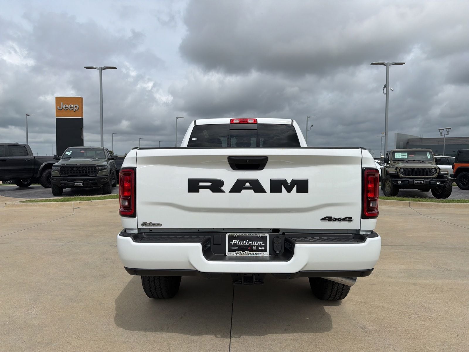 2026 RAM Ram 2500 RAM 2500 BLACK EXPRESS CREW CAB 4X4 6'4' BOX