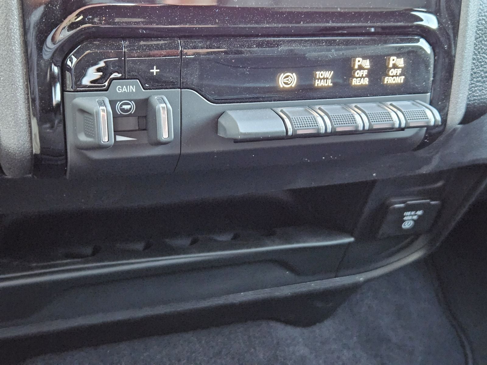 2026 RAM Ram 2500 RAM 2500 BLACK EXPRESS CREW CAB 4X4 6'4' BOX