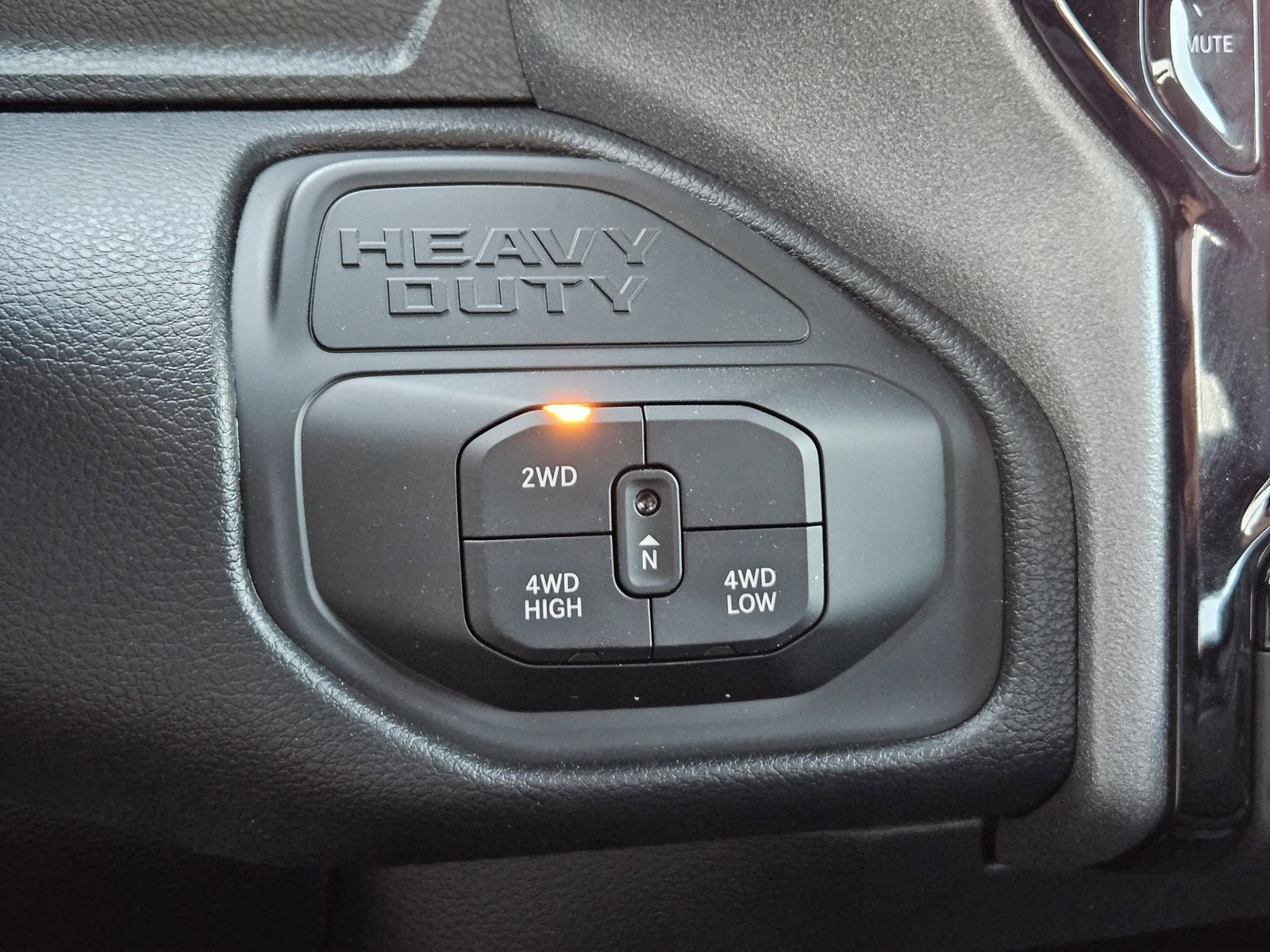 2026 RAM Ram 2500 RAM 2500 BLACK EXPRESS CREW CAB 4X4 6'4' BOX