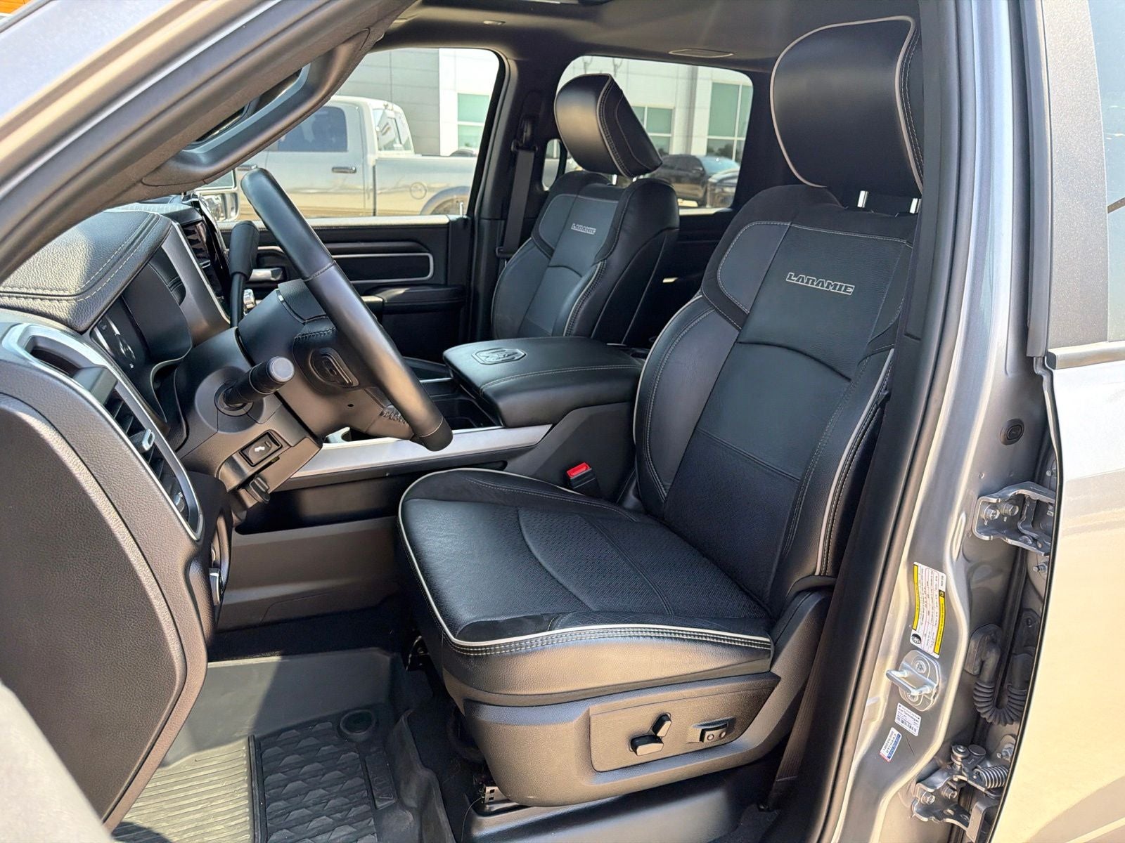 2024 RAM Ram 3500 Laramie Mega Cab 4x4 6'4' Box