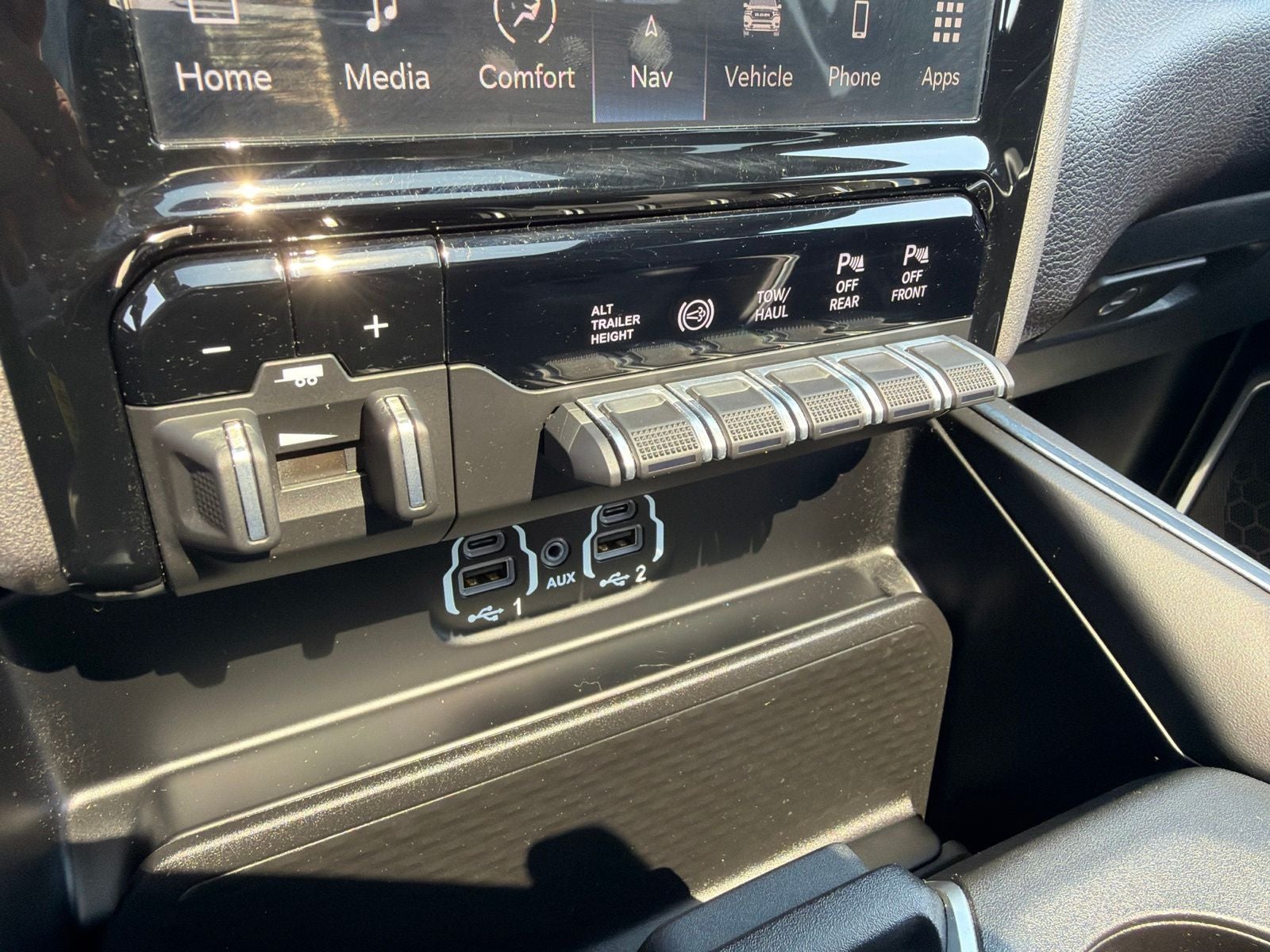 2024 RAM Ram 3500 Laramie Mega Cab 4x4 6'4' Box