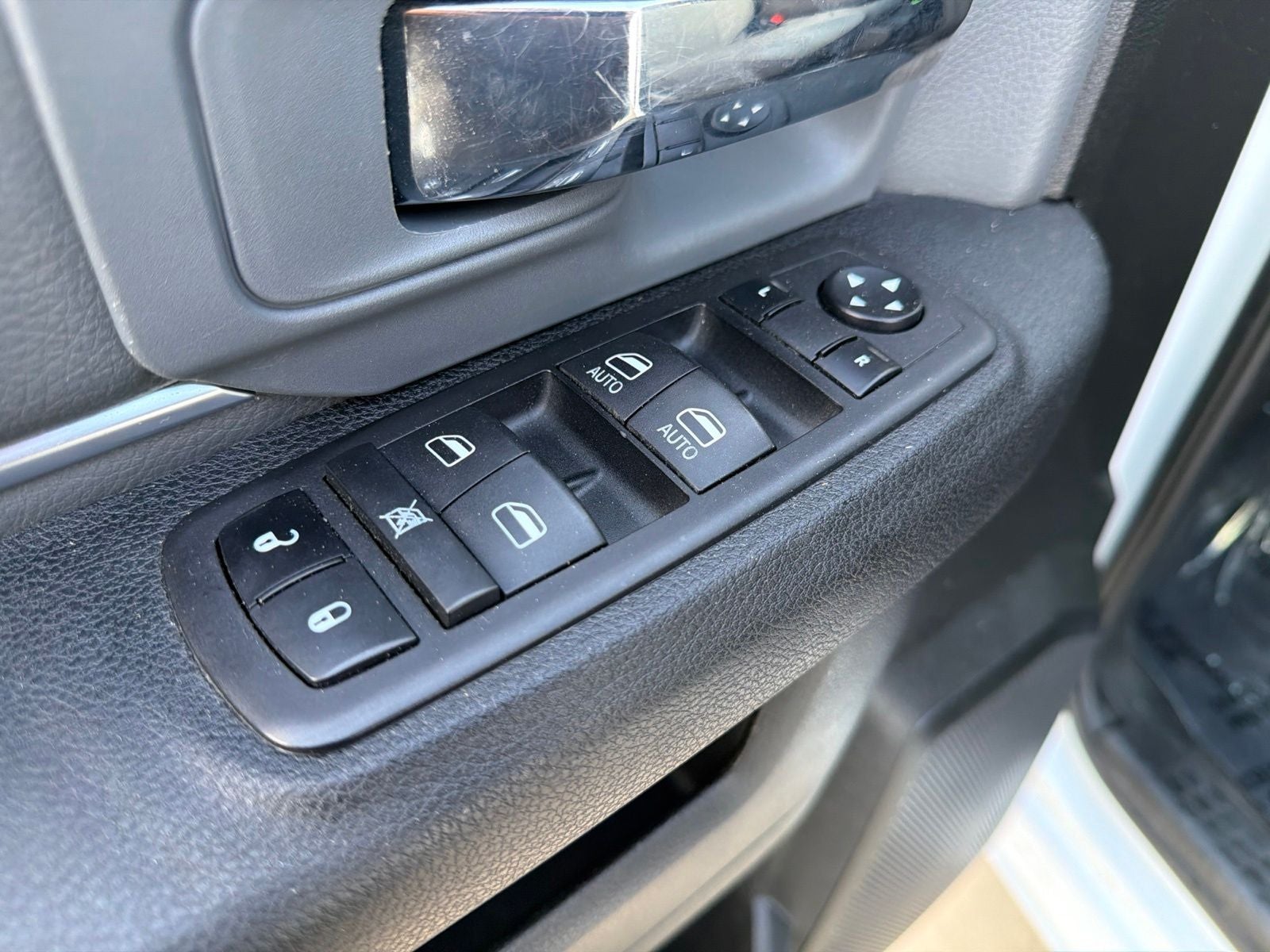 2023 RAM 1500 Classic SLT Crew Cab 4x4 5'7' Box
