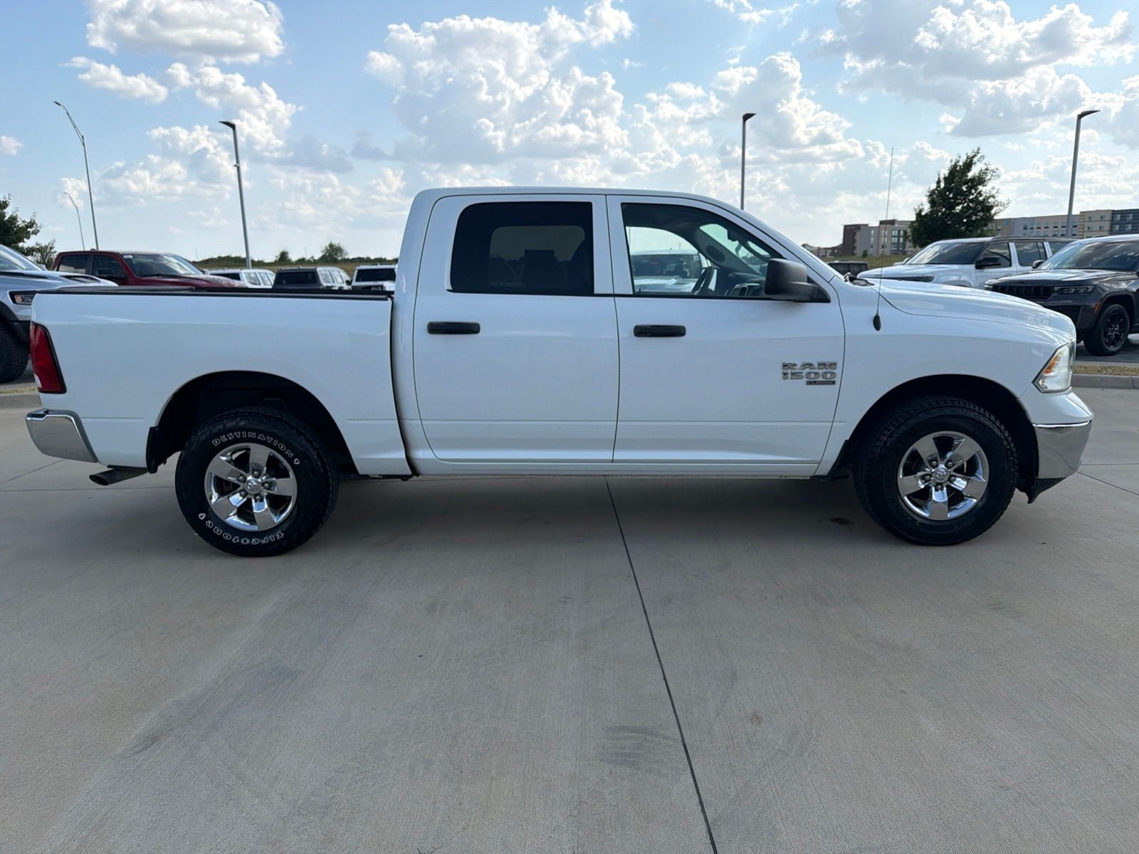 2023 RAM 1500 Classic SLT Crew Cab 4x4 5'7' Box
