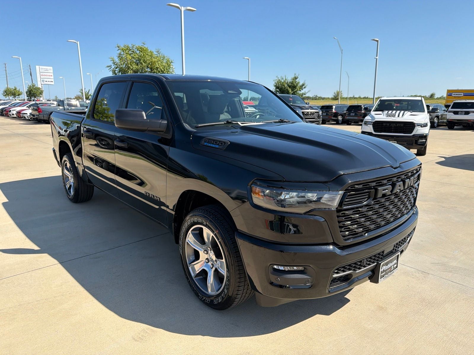 2026 RAM Ram 1500 RAM 1500 EXPRESS CREW CAB 4X2 5'7' BOX