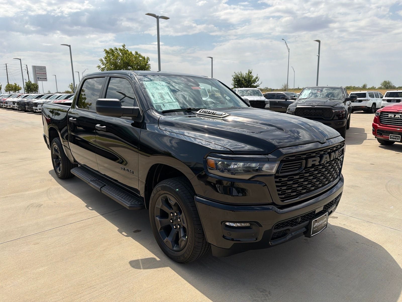 2026 RAM Ram 1500 RAM 1500 EXPRESS CREW CAB 4X4 5'7' BOX