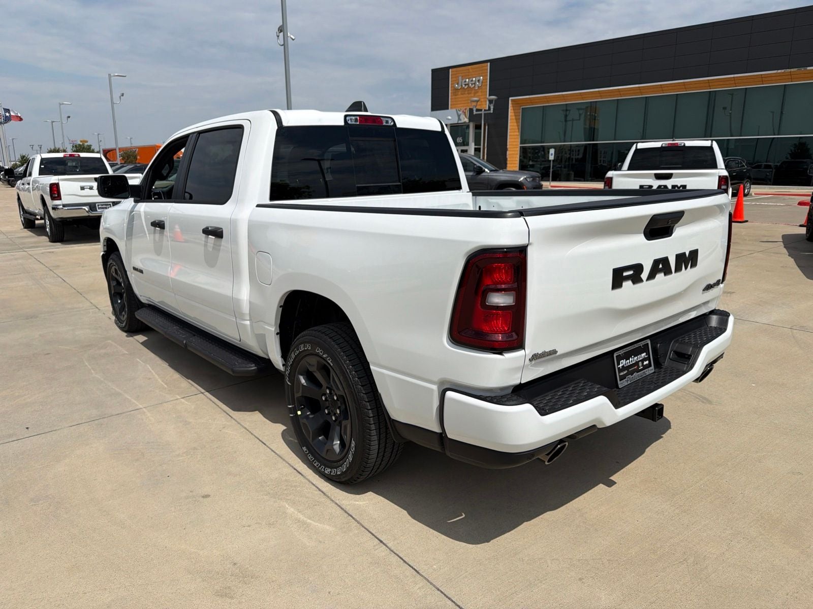 2026 RAM Ram 1500 RAM 1500 EXPRESS CREW CAB 4X4 5'7' BOX