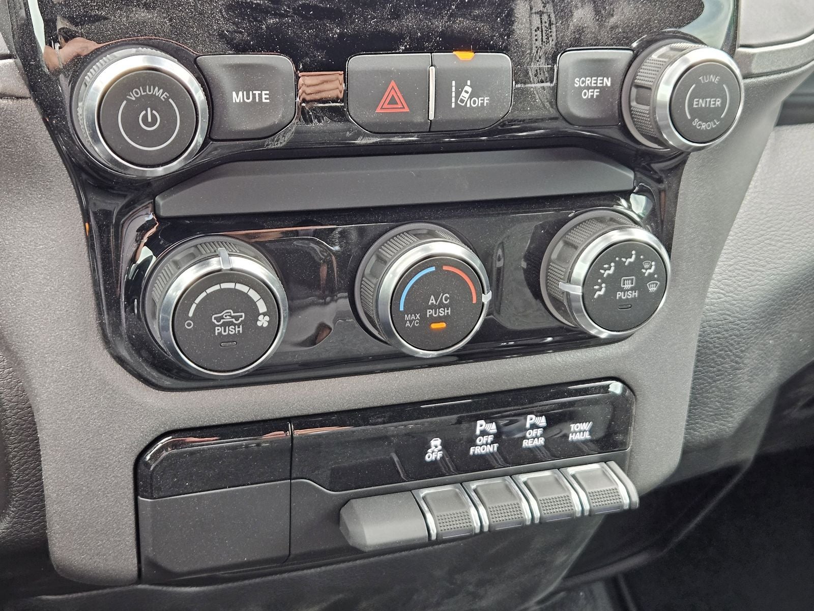 2026 RAM Ram 1500 RAM 1500 TRADESMAN CREW CAB 4X4 5'7' BOX