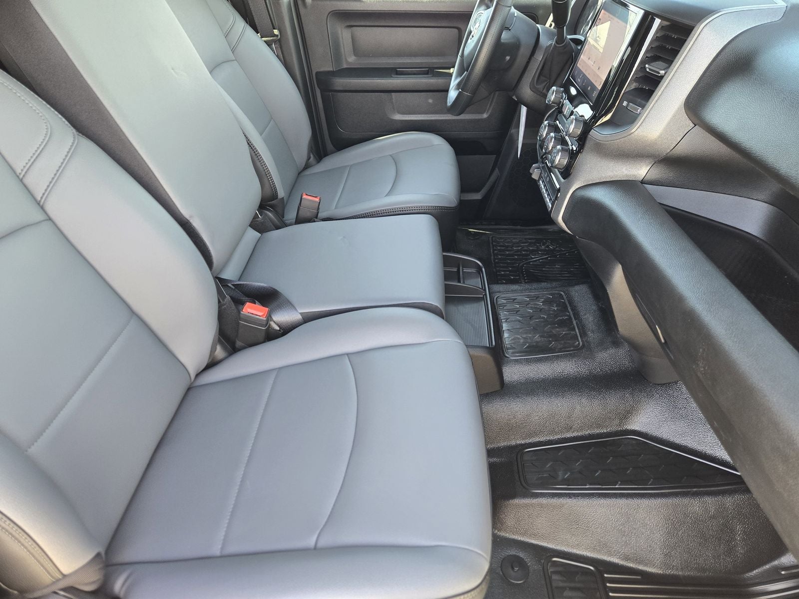 2026 RAM Ram 5500 Chassis Cab RAM 5500 TRADESMAN CHASSIS CREW CAB 4X4 84' CA