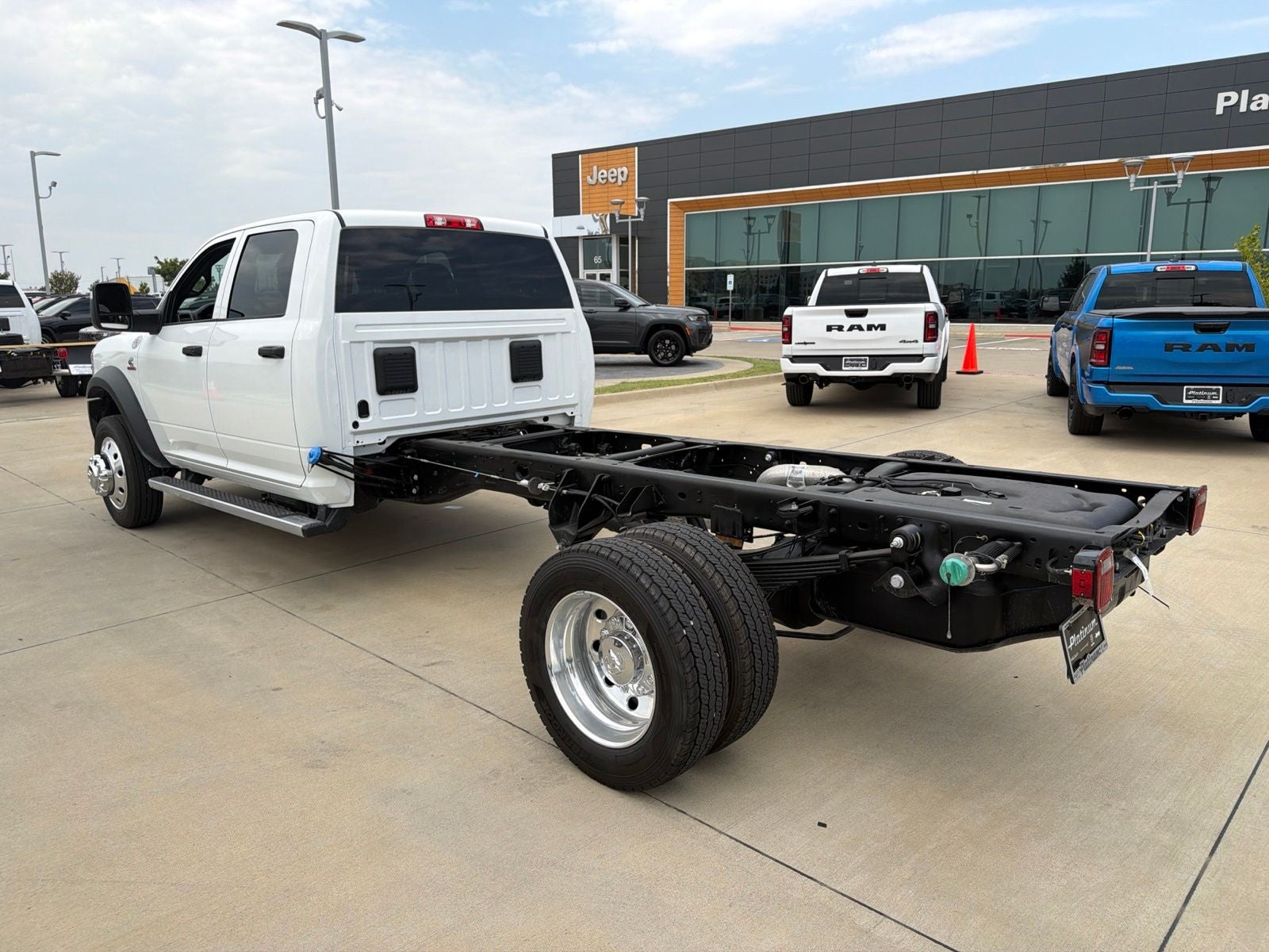 2026 RAM 5500 Chassis RAM 5500 TRADESMAN CHASSIS CREW CAB 4X4 84' CA