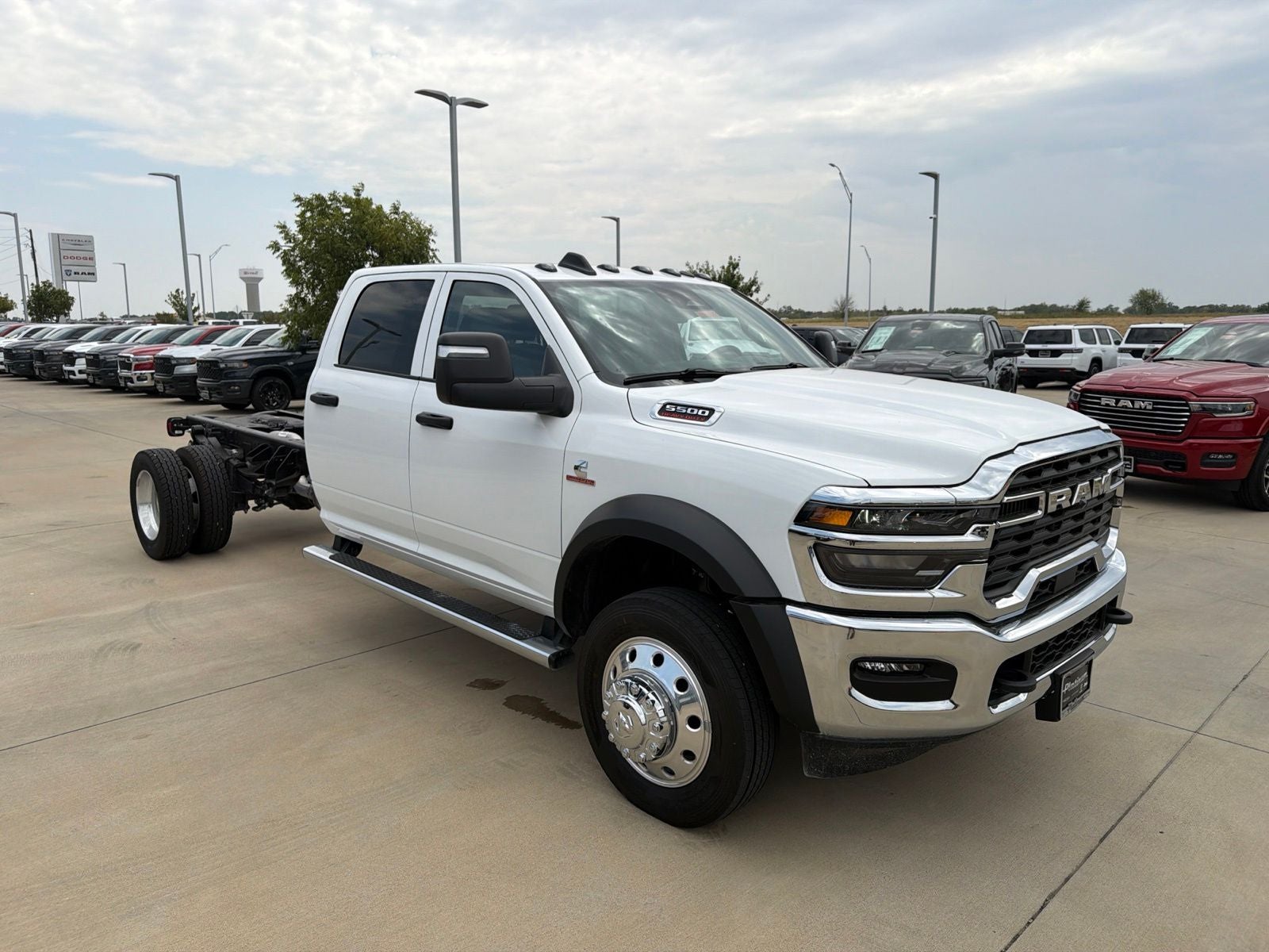 2026 RAM 5500 Chassis RAM 5500 TRADESMAN CHASSIS CREW CAB 4X4 84' CA