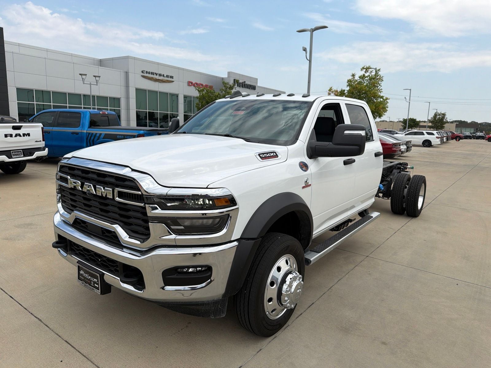 2026 RAM 5500 Chassis RAM 5500 TRADESMAN CHASSIS CREW CAB 4X4 84' CA