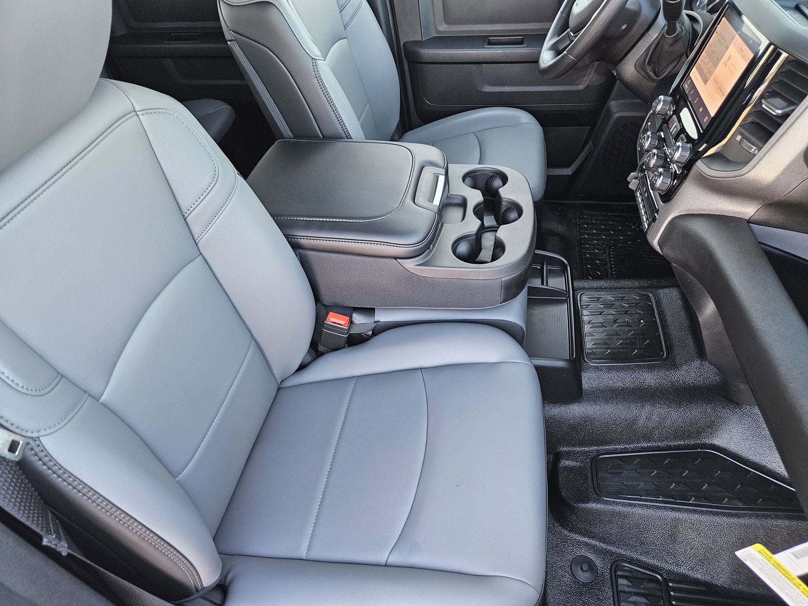 2026 RAM Ram 5500 Chassis Cab RAM 5500 TRADESMAN CHASSIS CREW CAB 4X4 84' CA