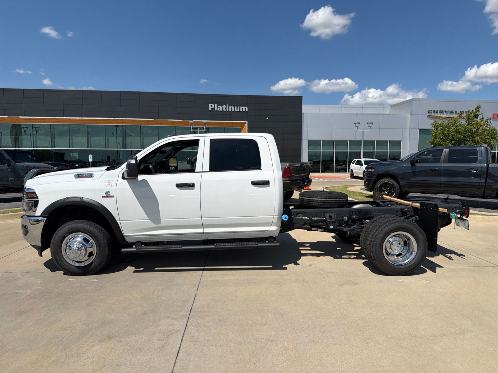 2026 RAM Ram 3500 Chassis Cab RAM 3500 TRADESMAN CREW CAB CHASSIS 4X4 60' CA