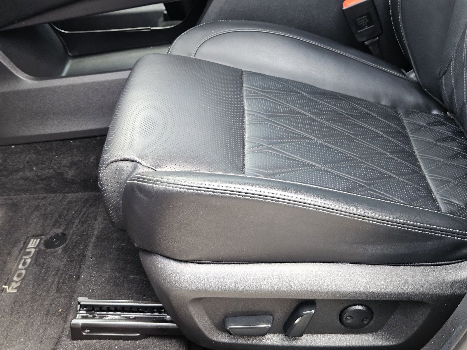 2023 Nissan Rogue Platinum FWD