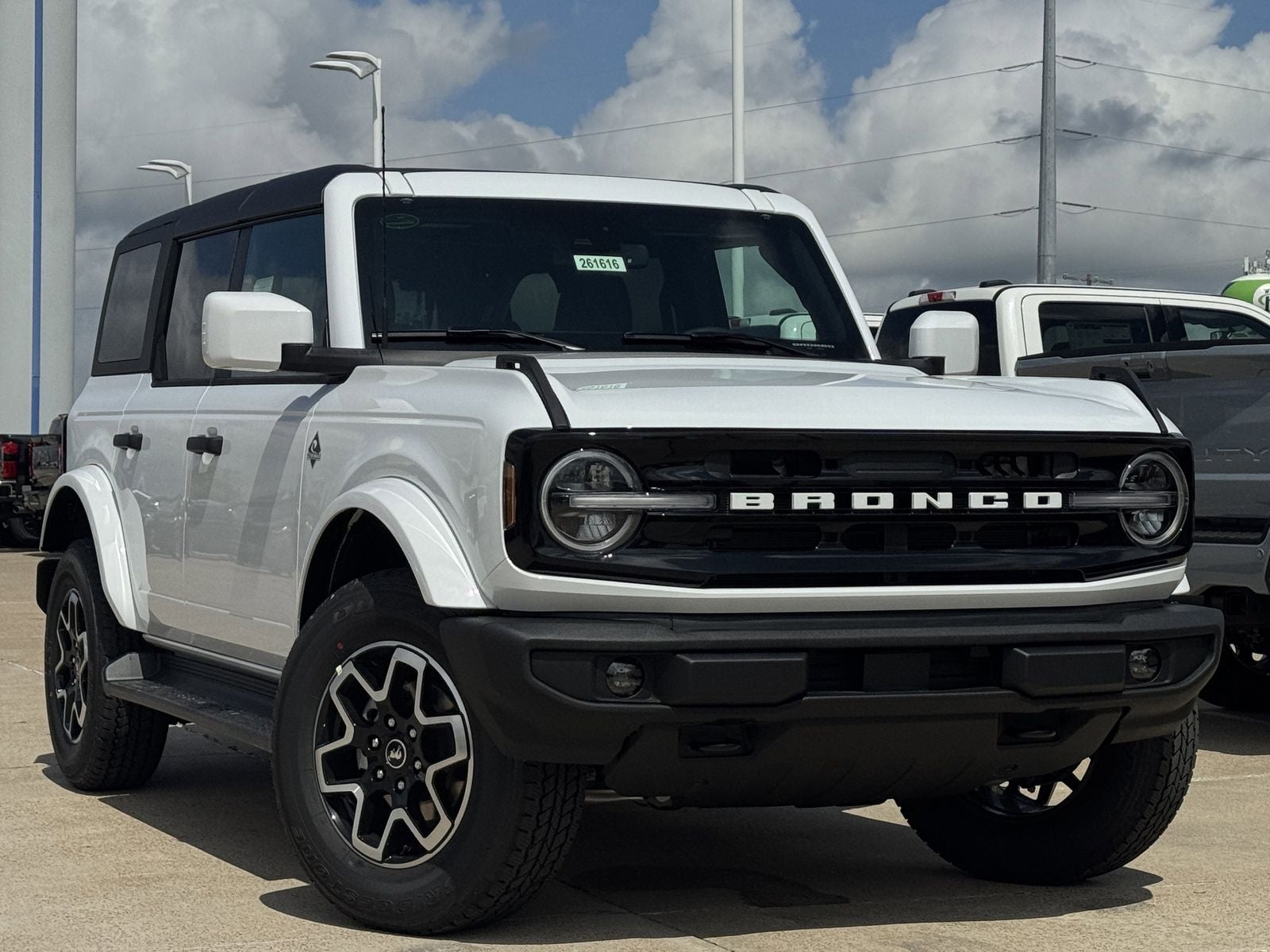 2026 Ford Bronco Outer Banks