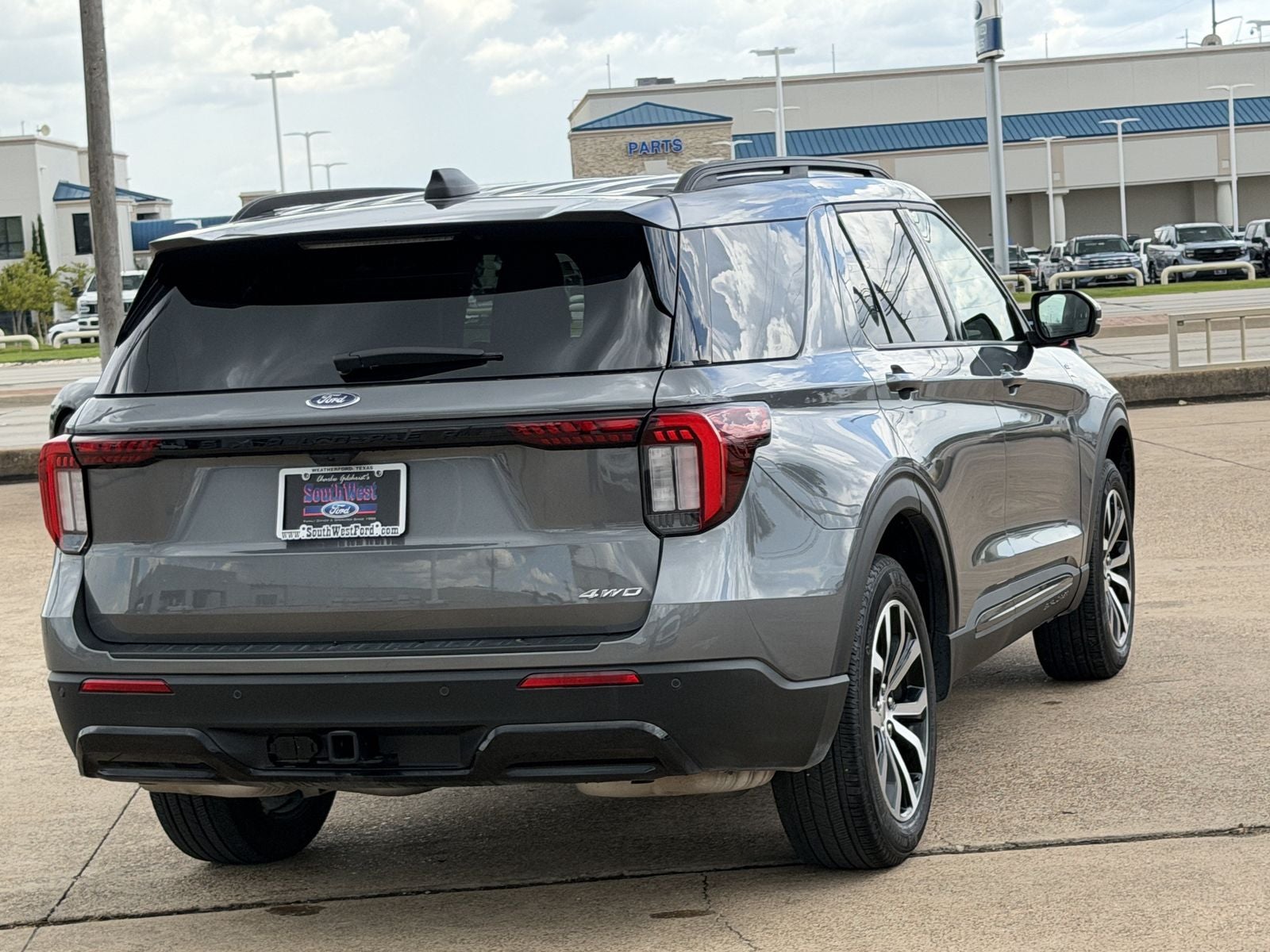 2025 Ford Explorer ST-Line