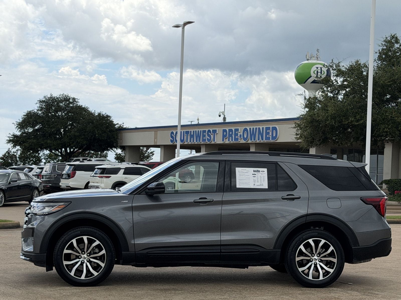 2025 Ford Explorer ST-Line