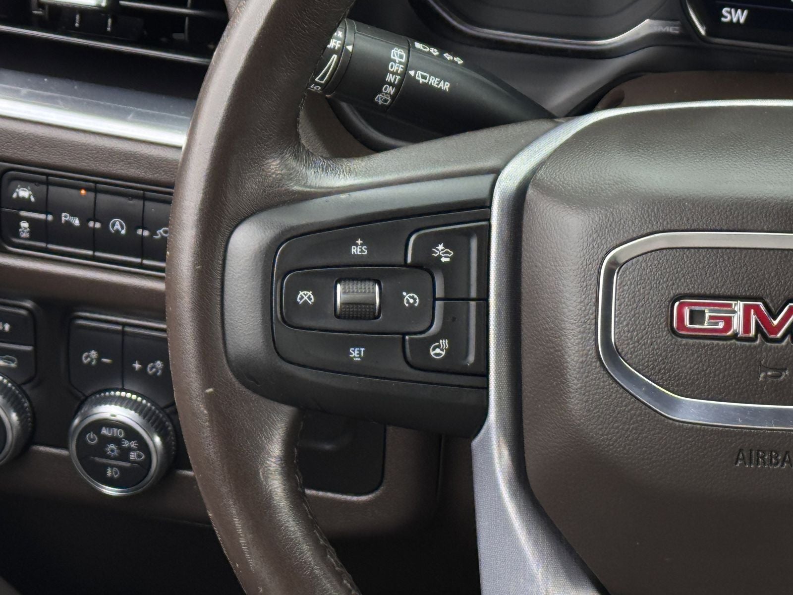 2021 GMC Yukon XL SLT