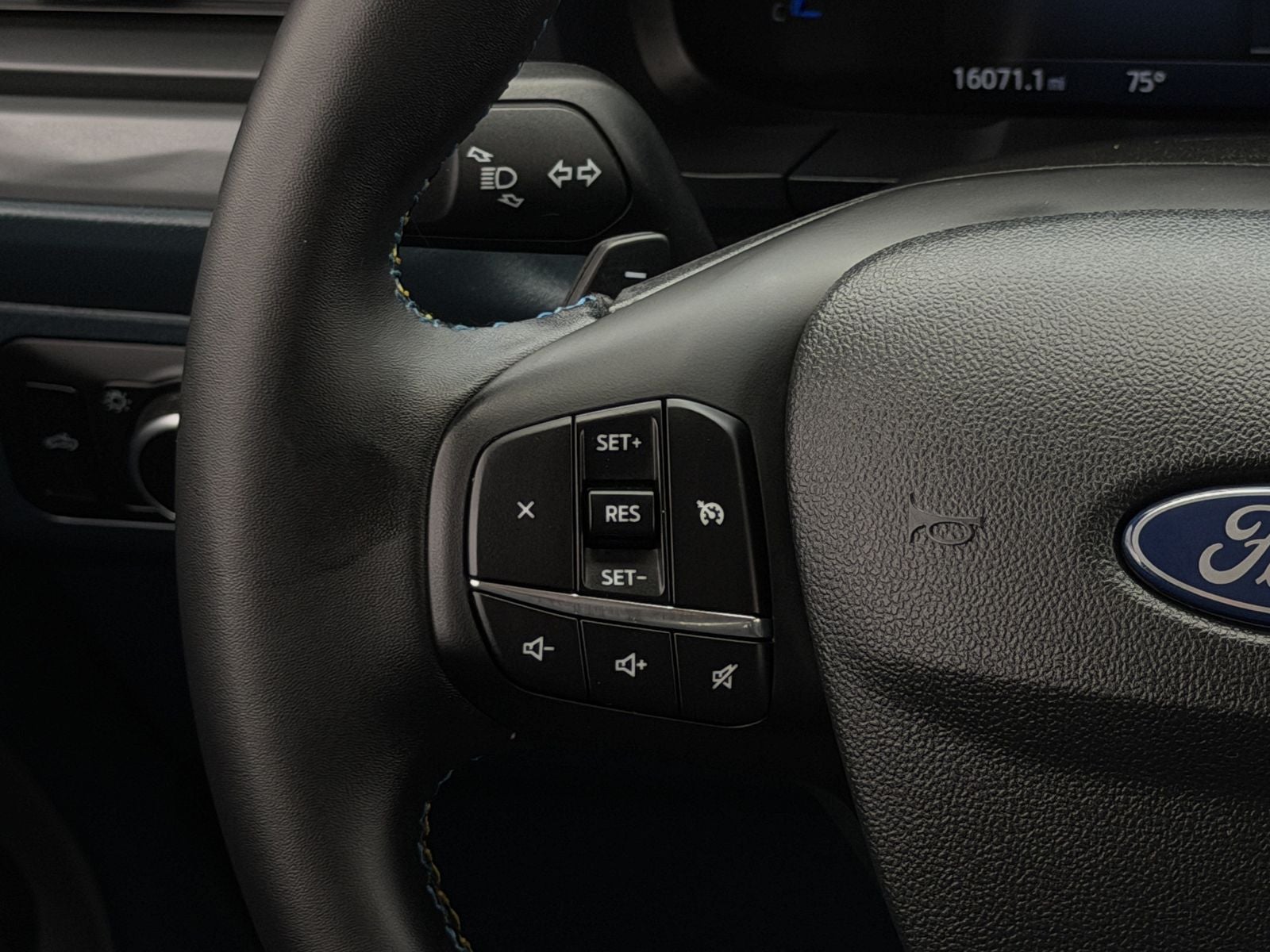 2025 Ford Maverick Lobo Standard