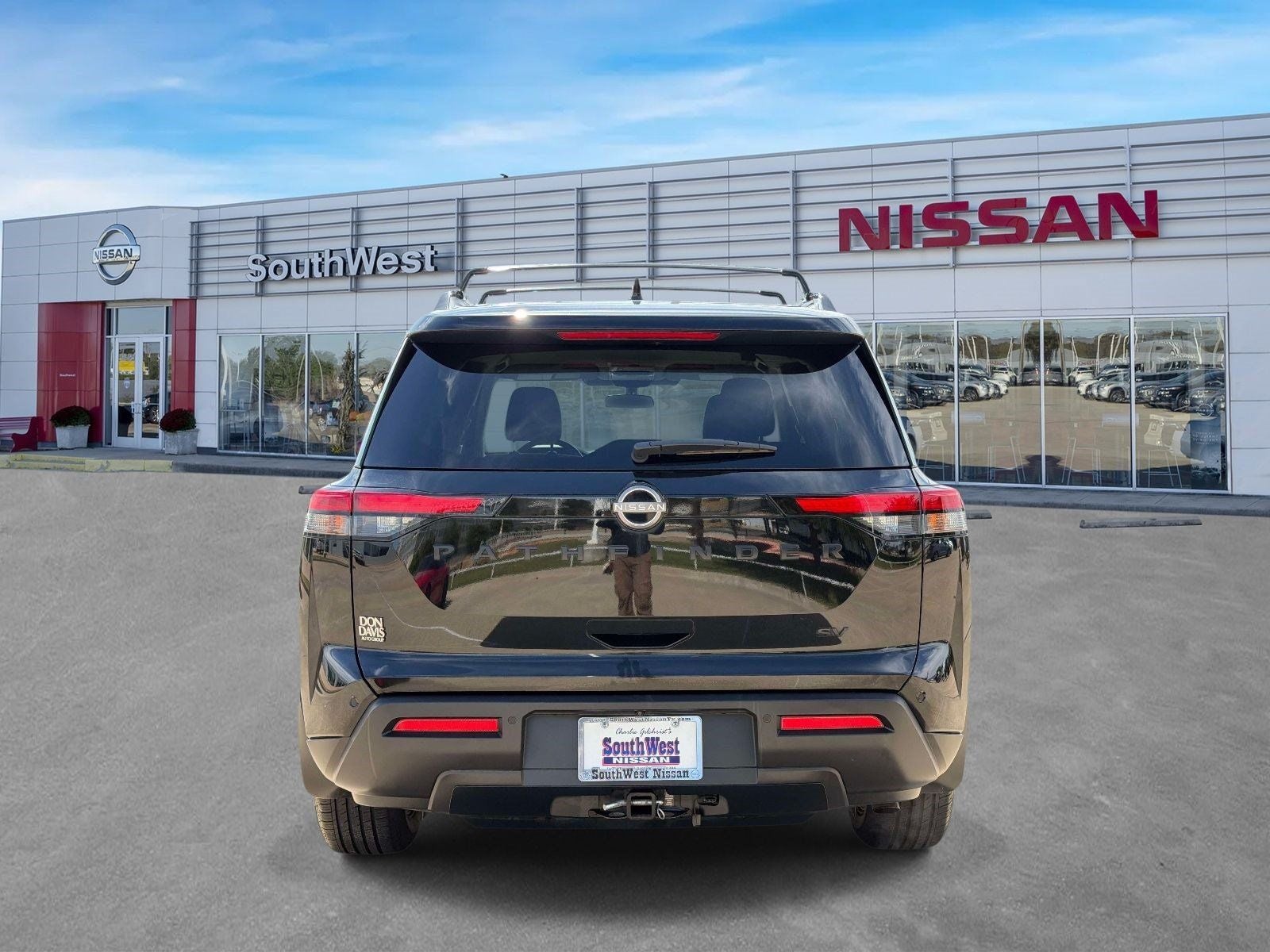 2022 Nissan Pathfinder SV