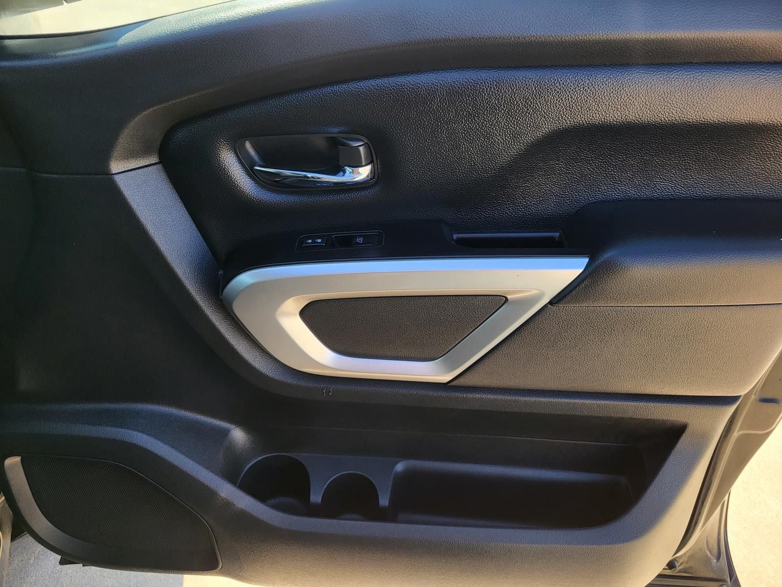 2017 Nissan Titan SV