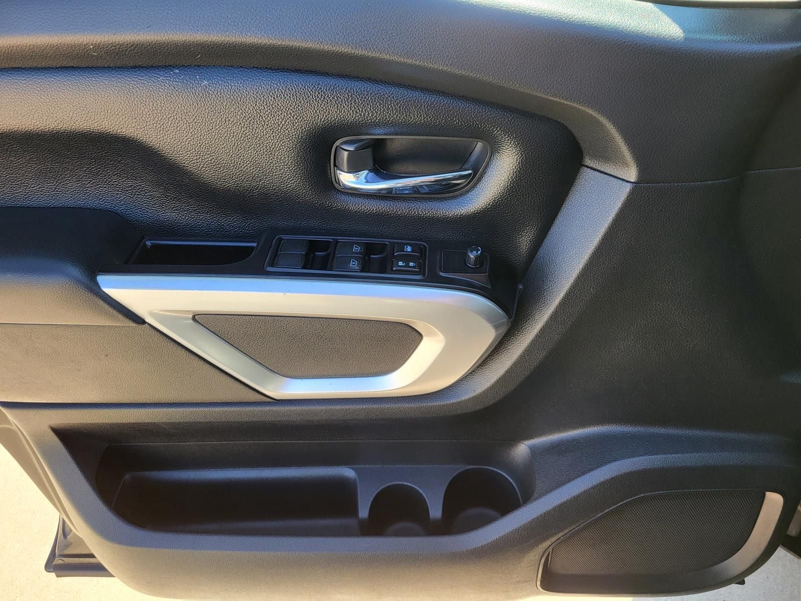 2017 Nissan Titan SV