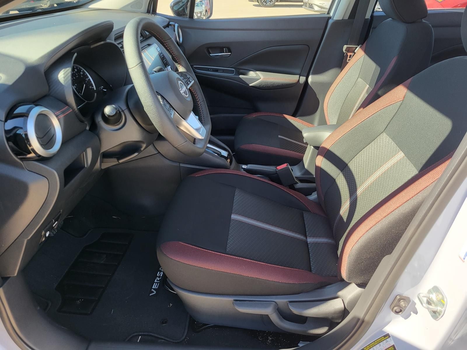 2025 Nissan Versa 1.6 SR