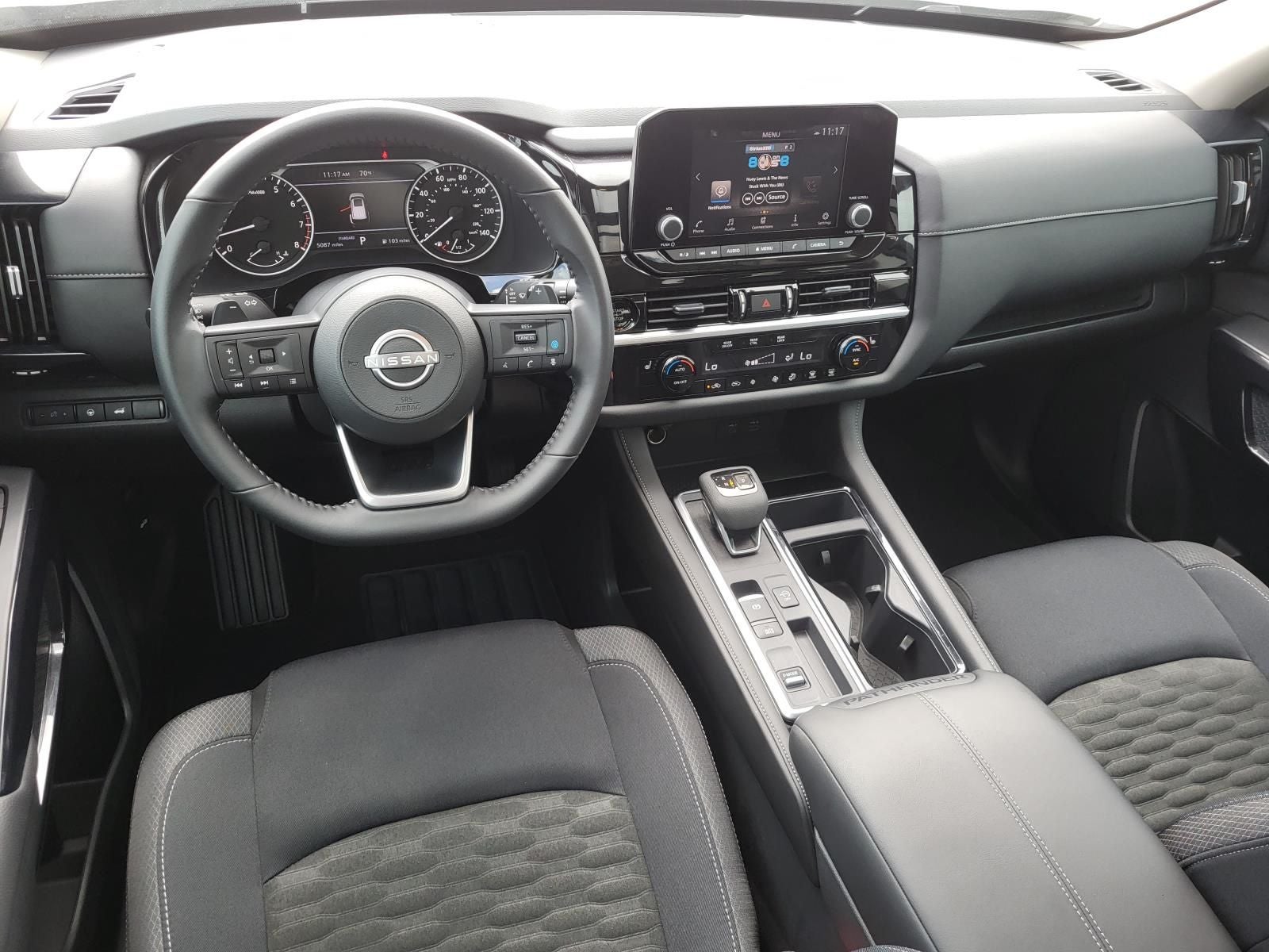 2025 Nissan Pathfinder SV