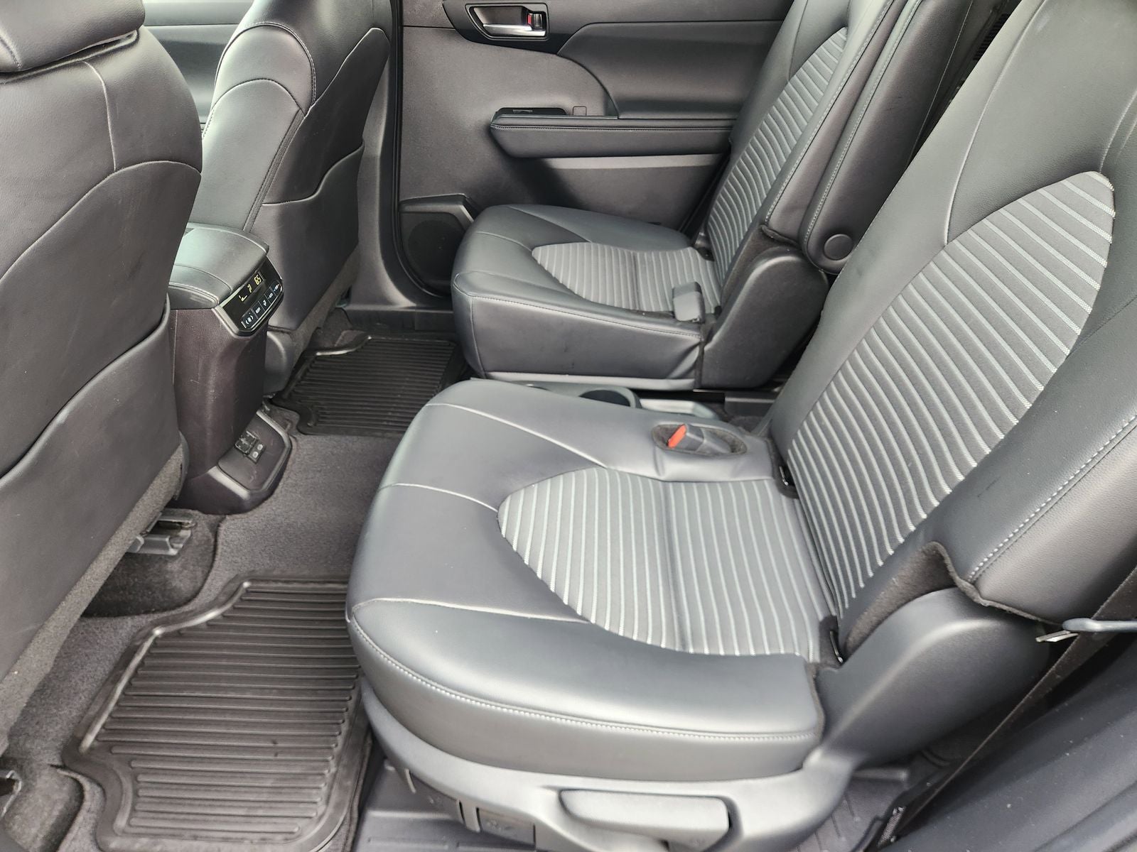 2024 Toyota Highlander Base