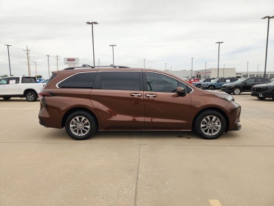 2023 Toyota Sienna XLE 8 Passenger