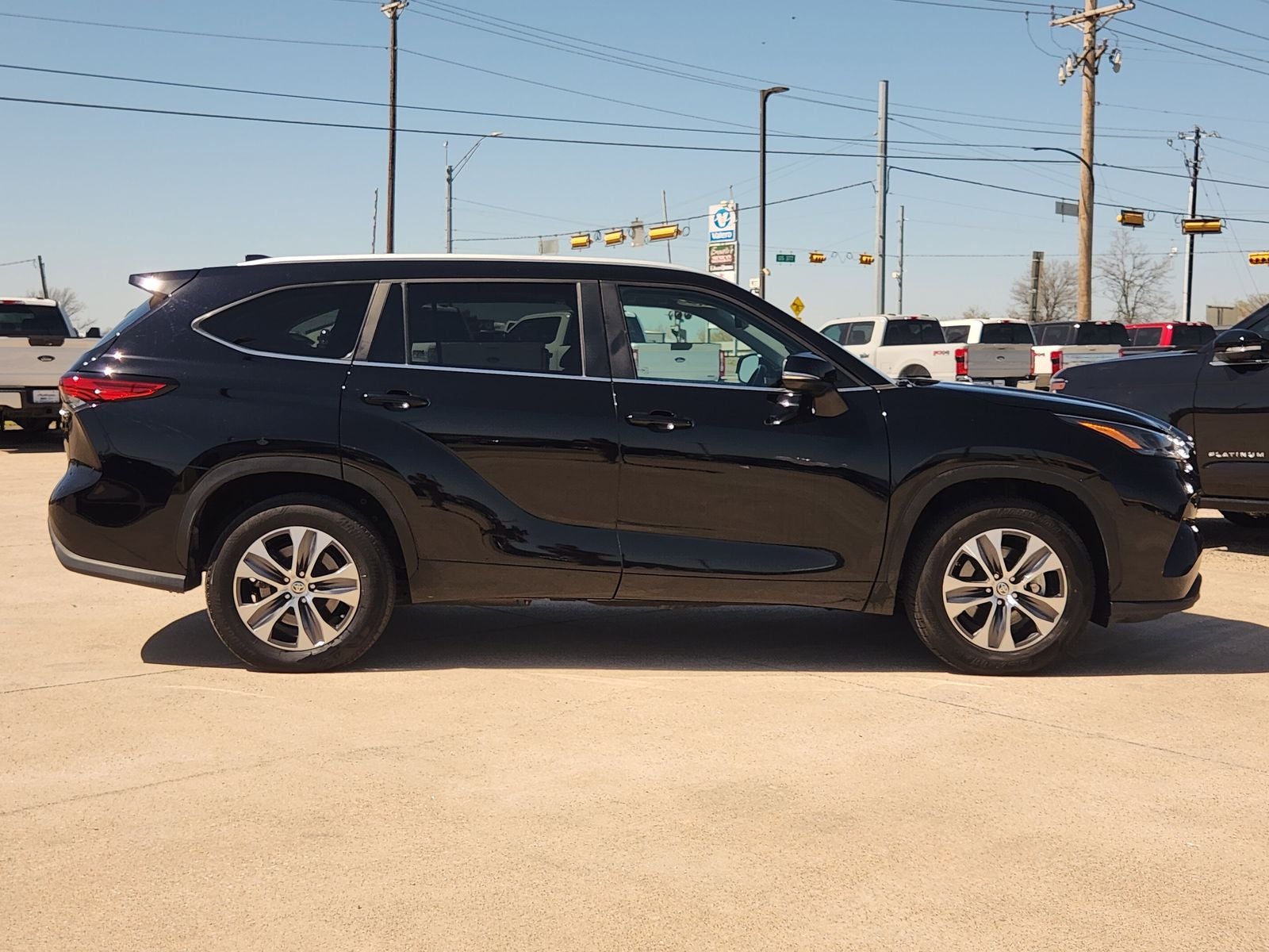 2023 Toyota Highlander Hybrid XLE