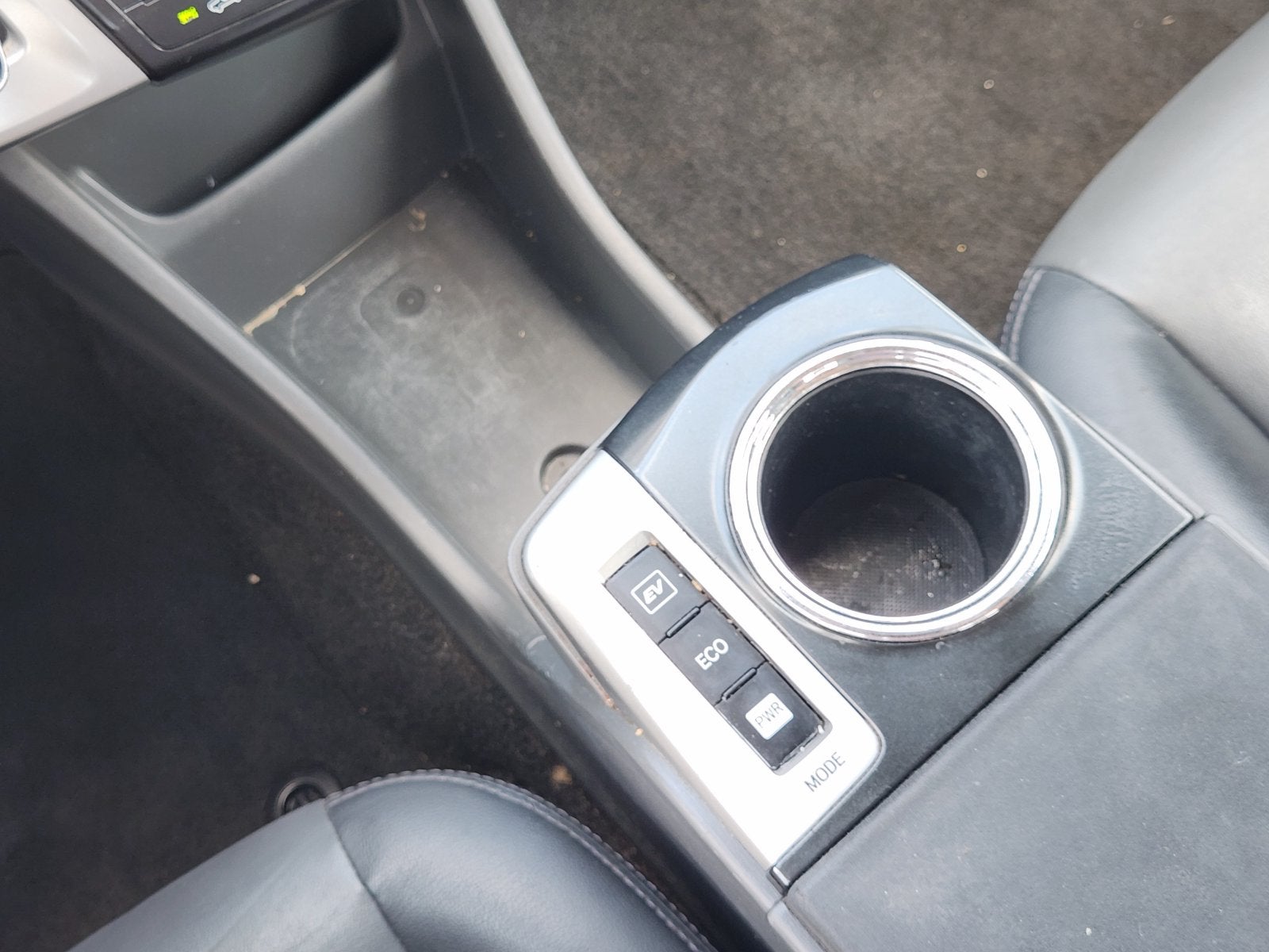 2014 Toyota Prius v Five