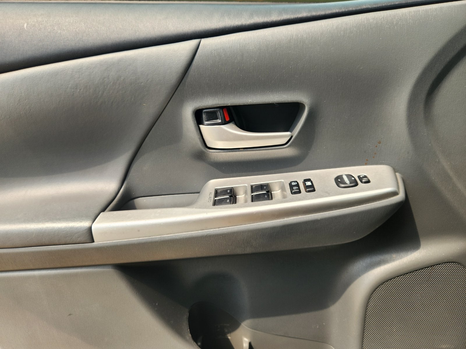 2014 Toyota Prius v Five