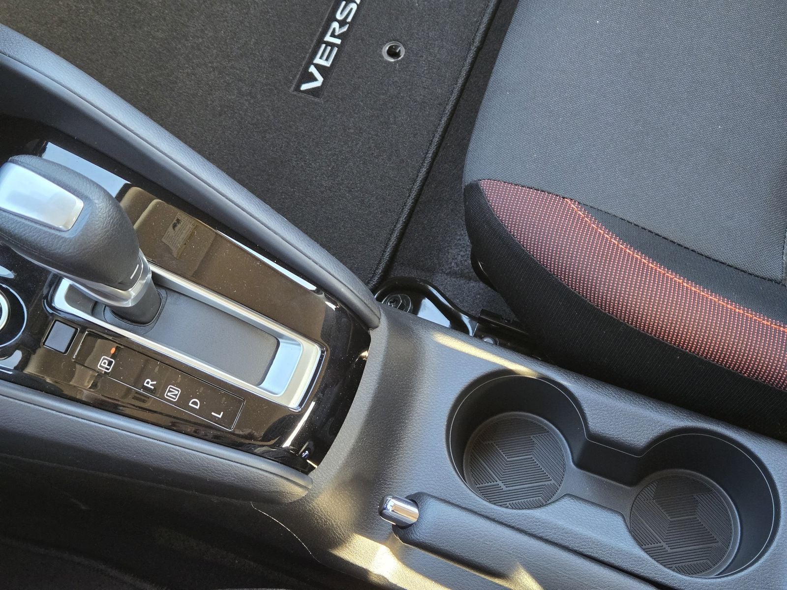 2025 Nissan Versa 1.6 SR