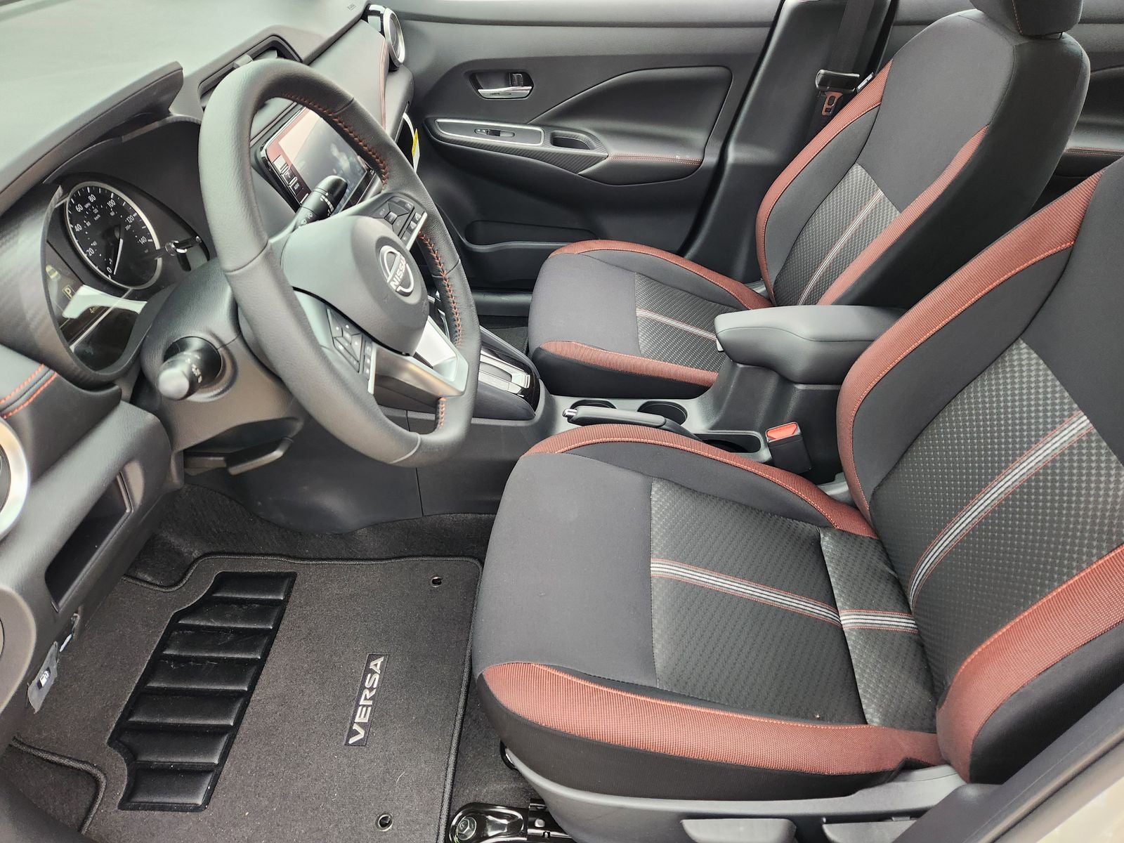 2025 Nissan Versa 1.6 SR