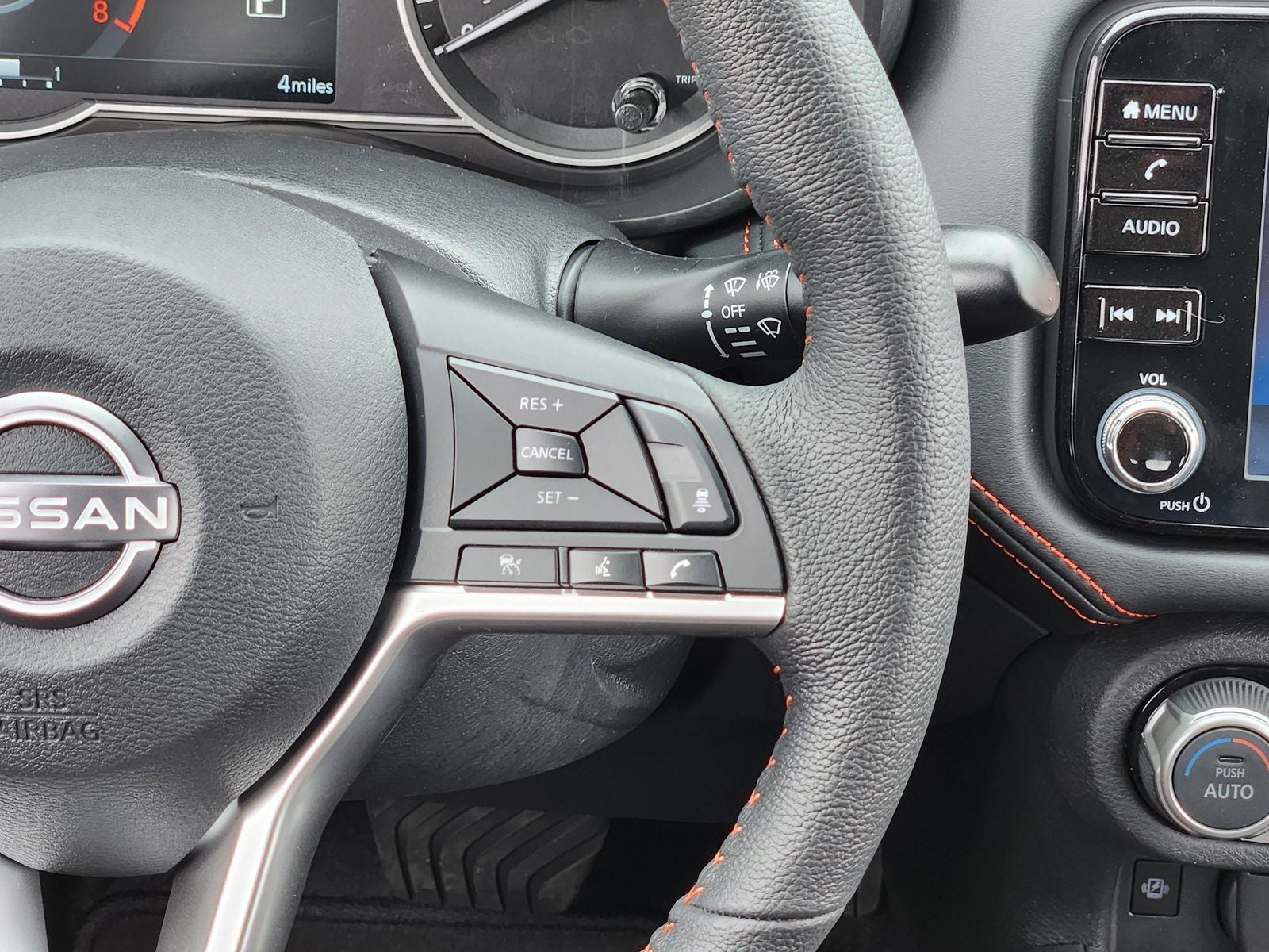 2025 Nissan Versa 1.6 SR